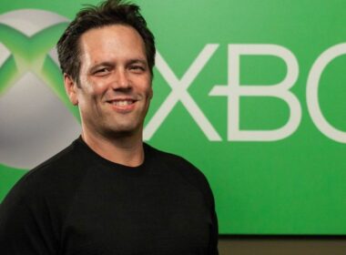 Bos Xbox Phil Spencer Kritik Strategi Port Pc Milik Playstation Halogame