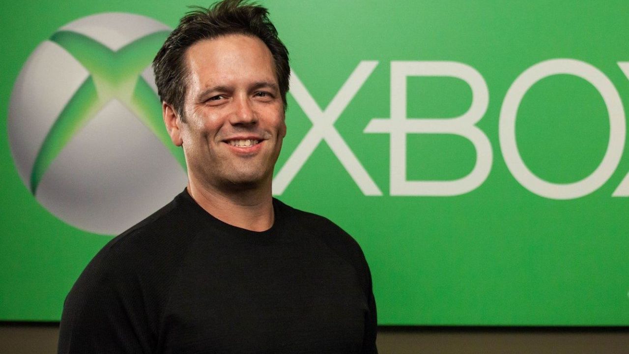 Bos Xbox Phil Spencer Kritik Strategi Port Pc Milik Playstation Halogame